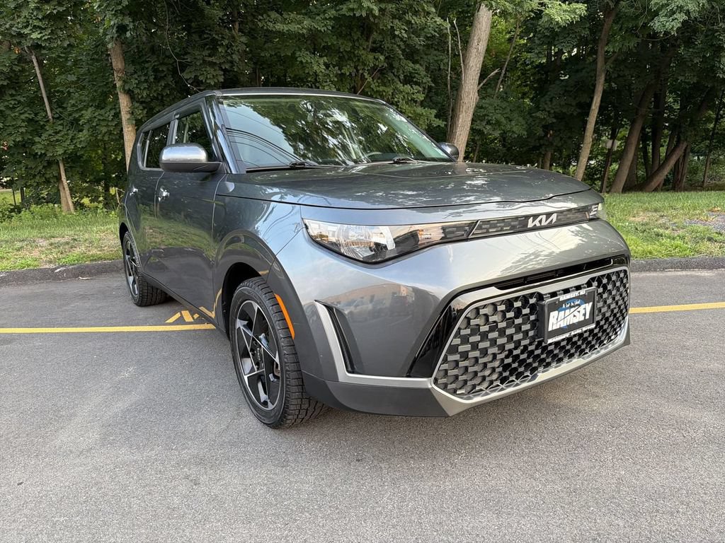 Used 2023 Kia Soul EX FWD image 2