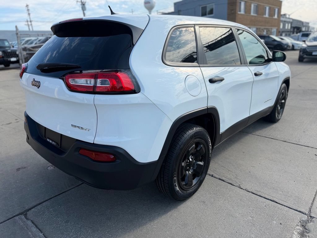 Used 2017 Jeep Cherokee Sport FWD image 5