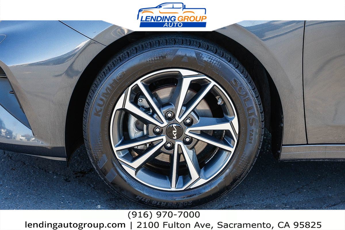Used 2023 Kia Forte LXS w/ LXS Technology Package FWD image 9