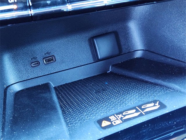 Used 2026 Chevrolet Traverse LT w/ Driver Confidence Package image 28