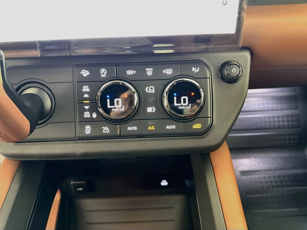 New 2026 Land Rover Defender 110 OCTA AWD/4WD image 16