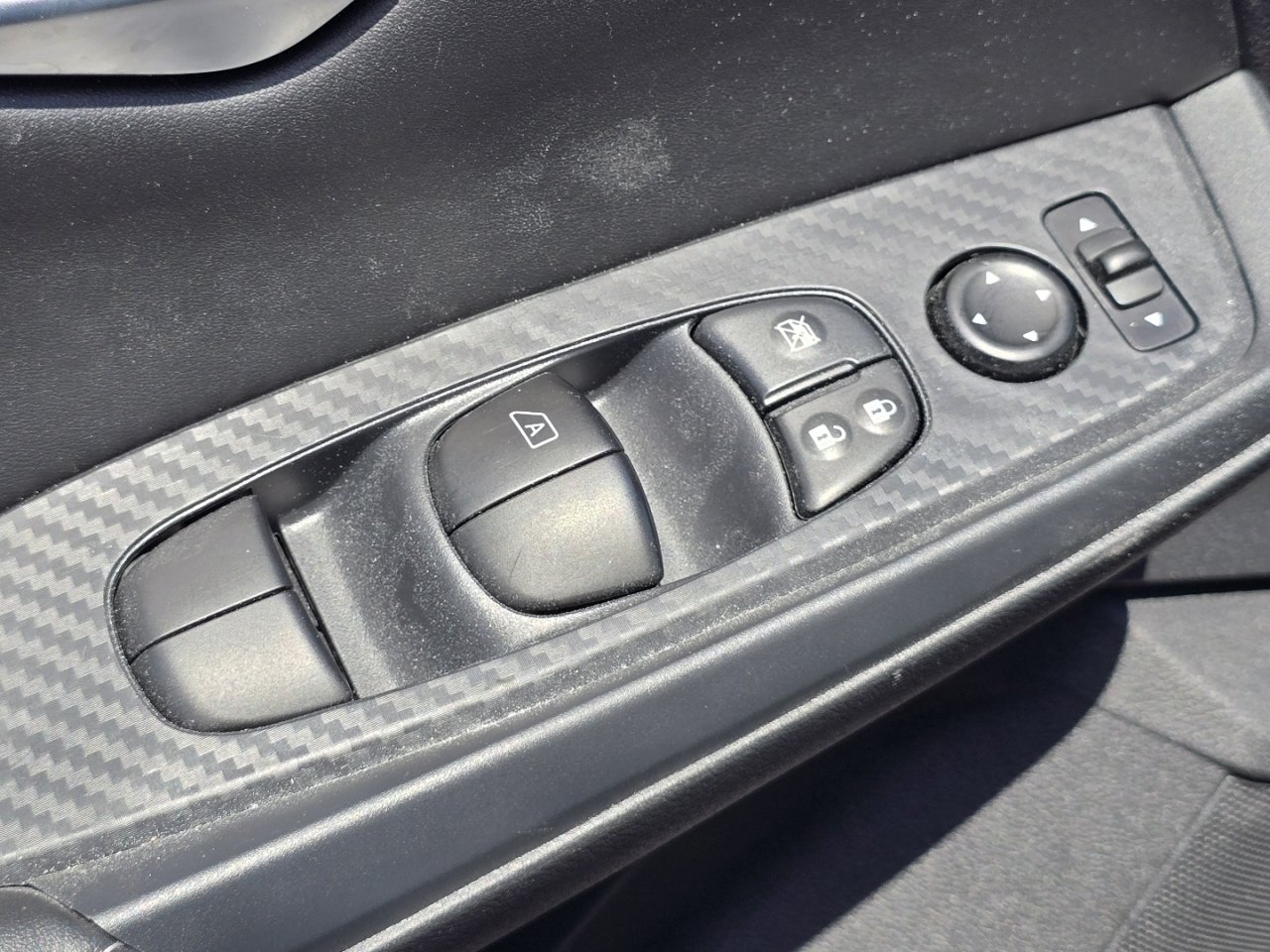 Used 2025 Nissan Sentra SV FWD image 21
