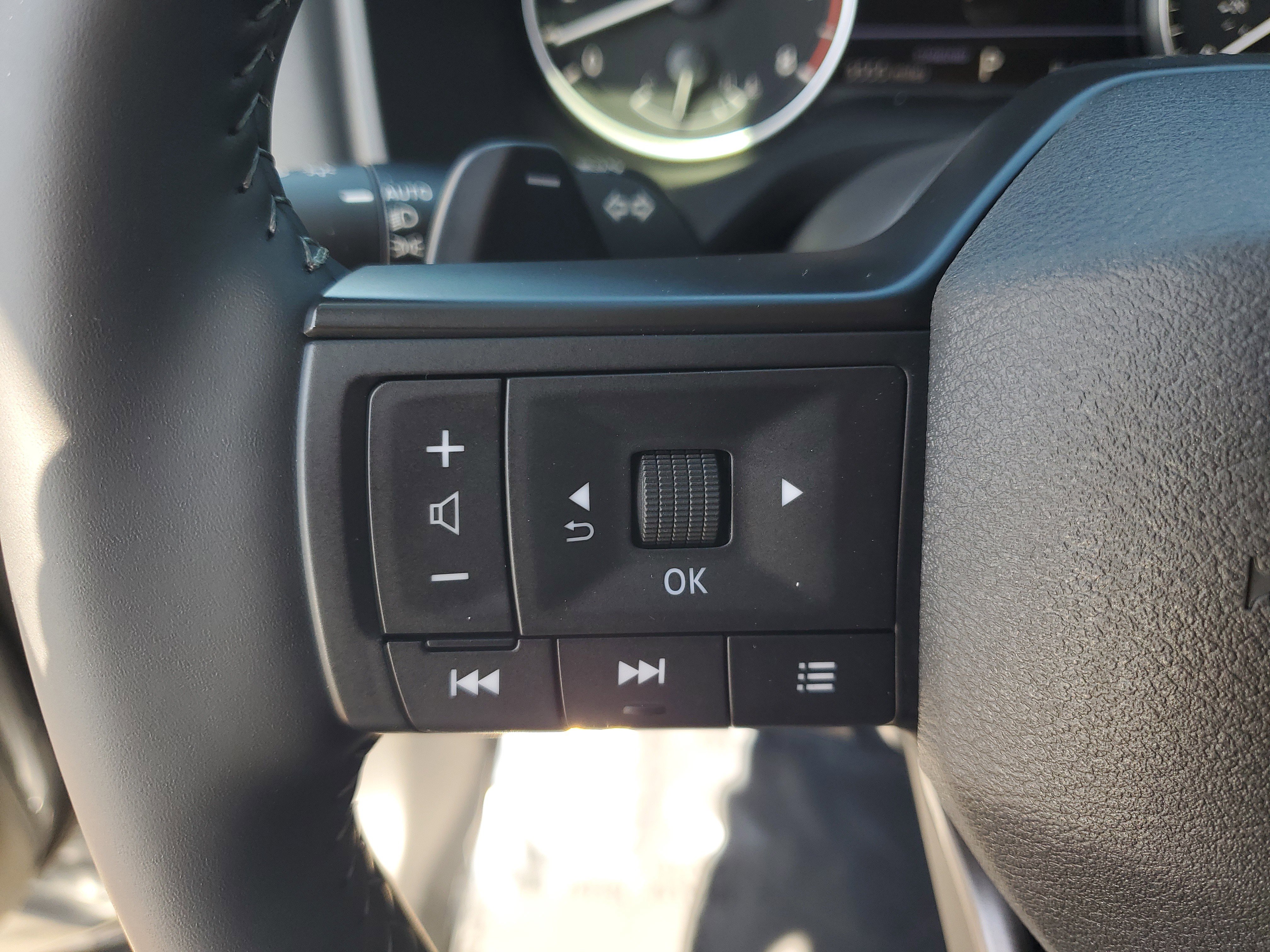 Certified 2026 Nissan Rogue SV FWD image 19