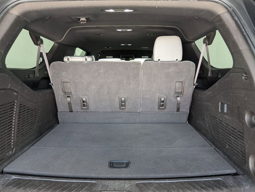 Used 2022 Chevrolet Suburban LT RWD image 25