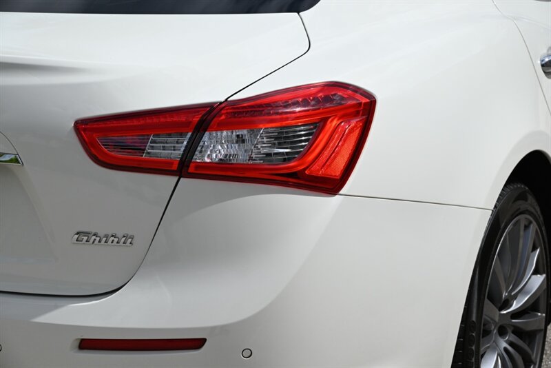 Used 2019 Maserati Ghibli S Q4 AWD/4WD image 12