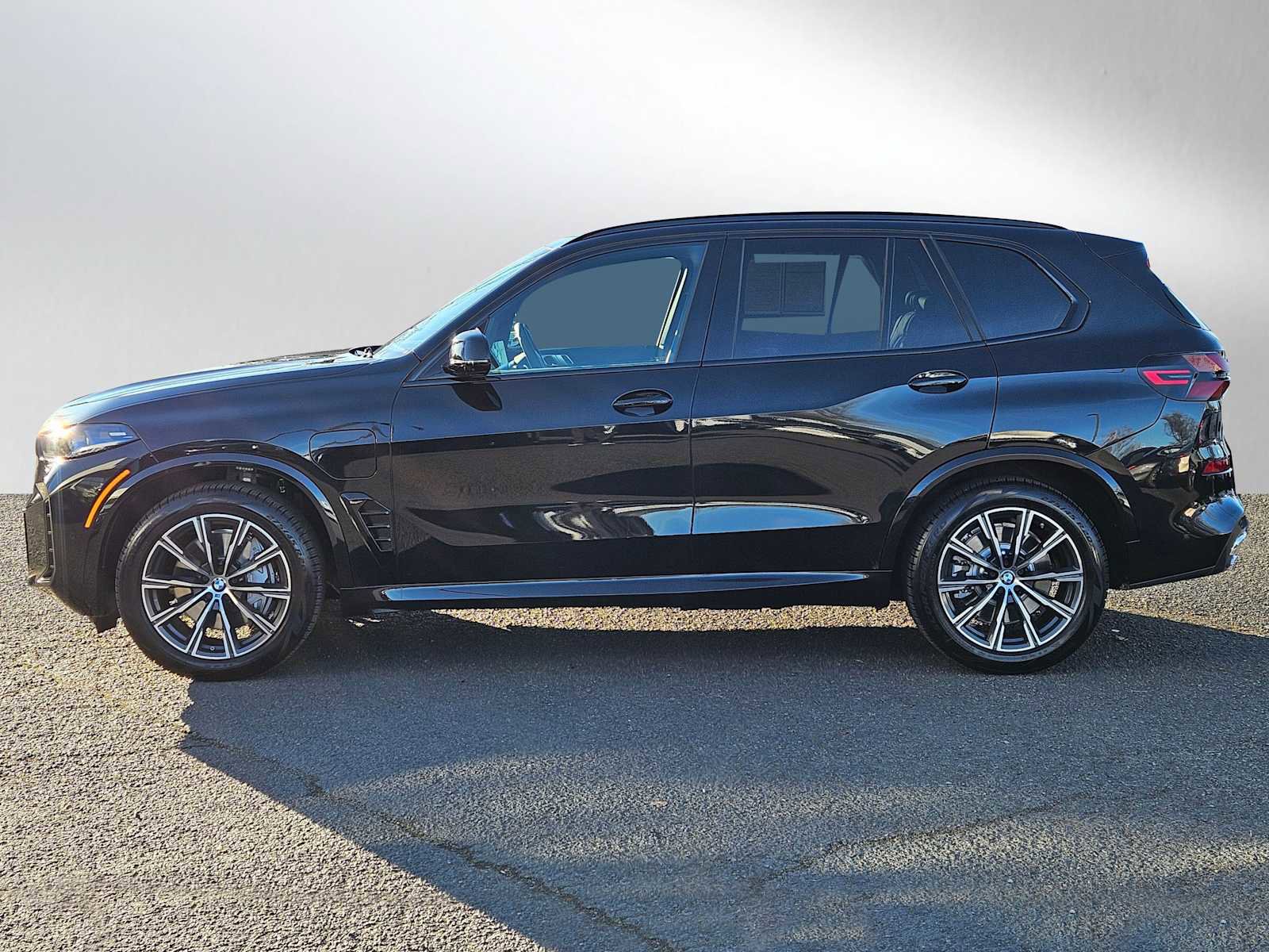 Used 2026 BMW X5 xDrive50e w/ M Sport Package image 6