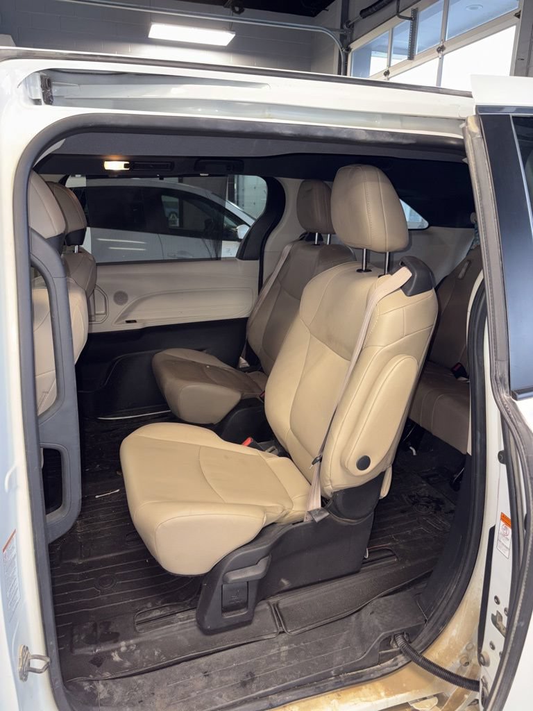 Used 2021 Toyota Sienna XLE AWD/4WD image 6