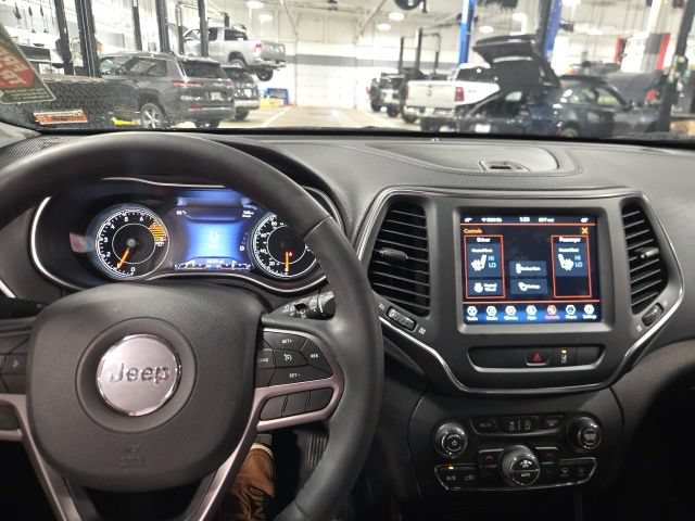 Used 2022 Jeep Cherokee Latitude Lux AWD/4WD image 17