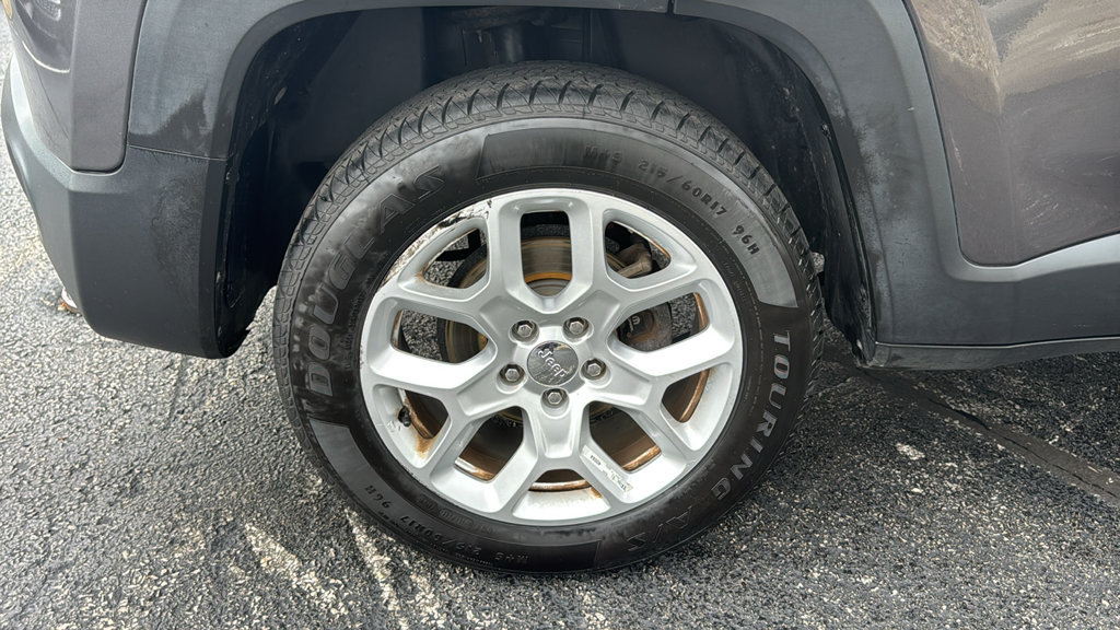 Used 2018 Jeep Renegade Latitude w/ Popular Equipment Group AWD/4WD image 8