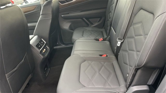 Used 2025 Volkswagen Atlas SE image 21