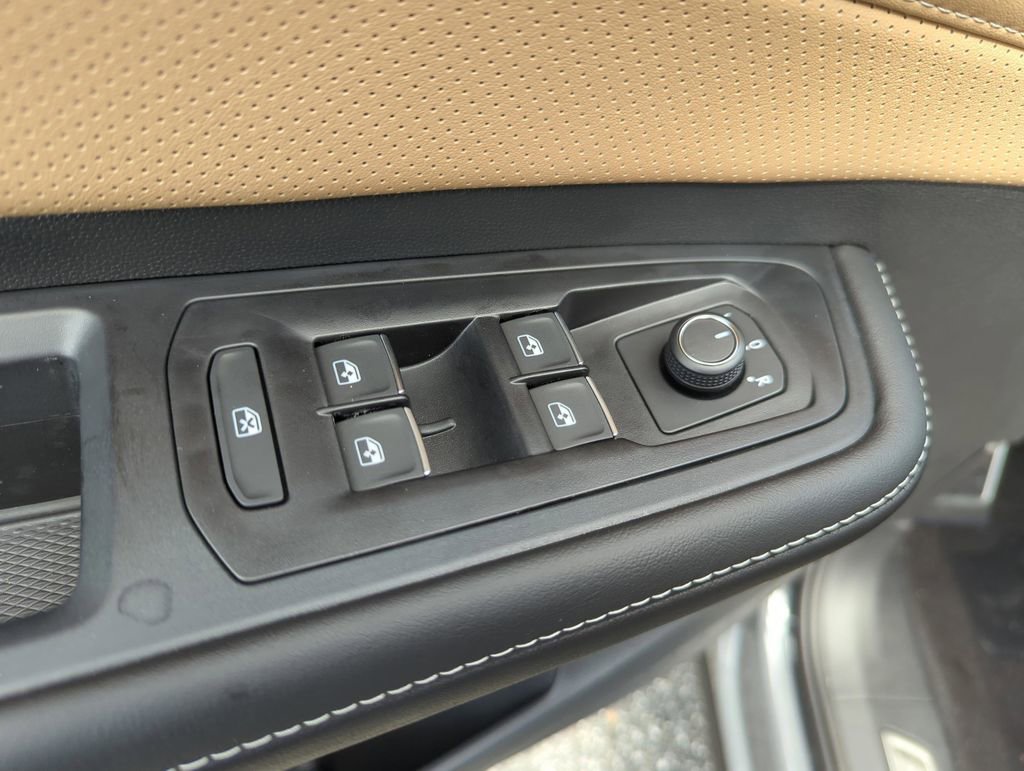 New 2026 Volkswagen Atlas Cross Sport SEL R-Line image 31