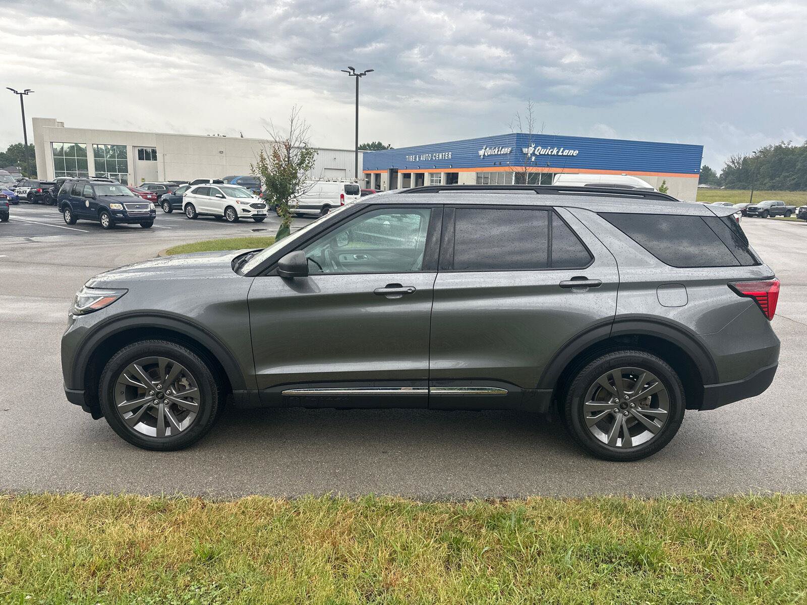 Used 2025 Ford Explorer Active w/ Active Comfort Package AWD/4WD image 6