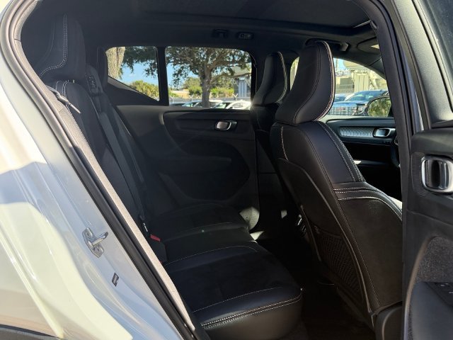 Used 2021 Volvo XC40 T5 R-Design w/ Protection Package Premier AWD/4WD image 17