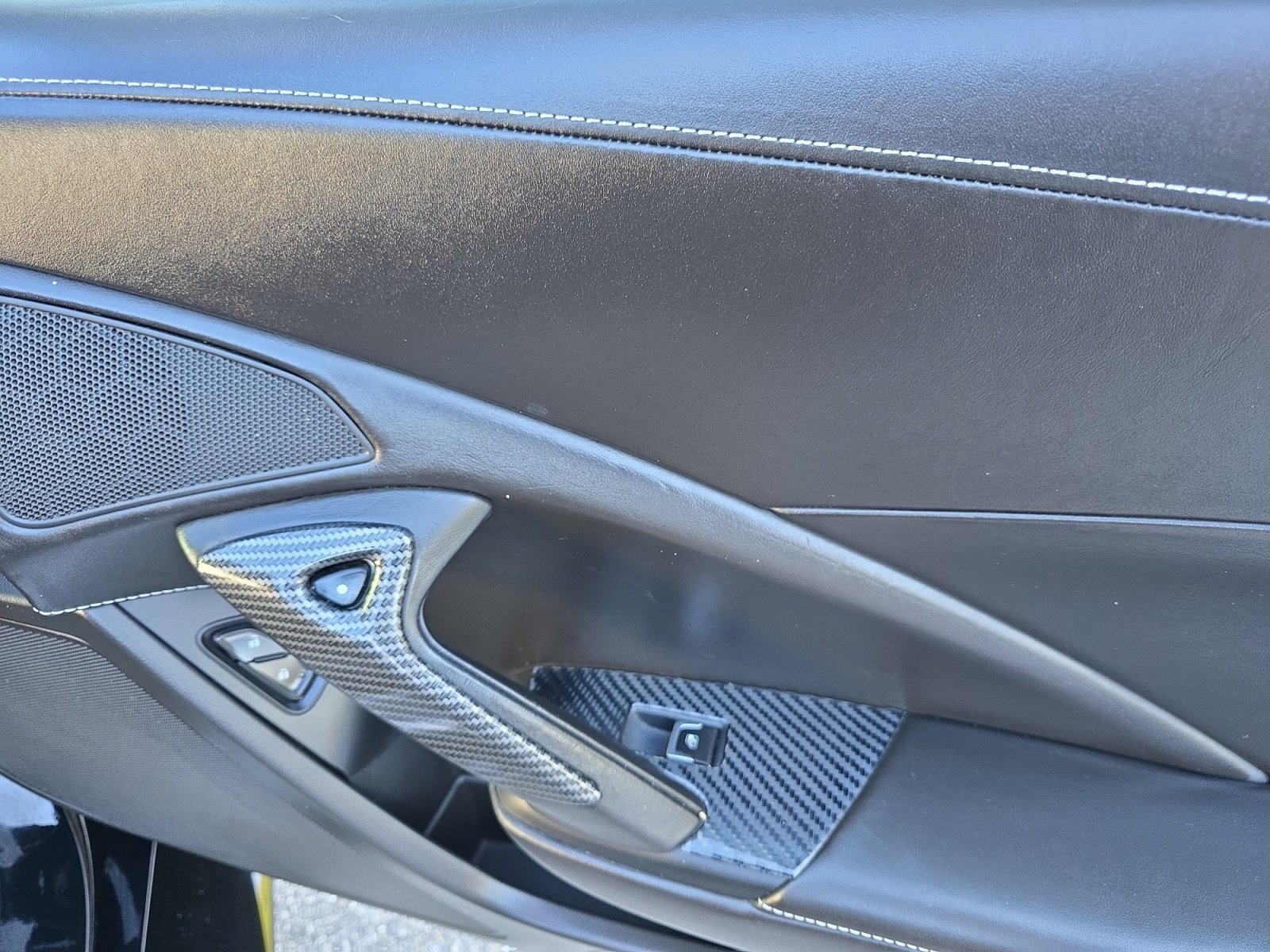 Used 2016 Chevrolet Corvette Z06 w/ 3LZ Preferred Equipment Group image 18