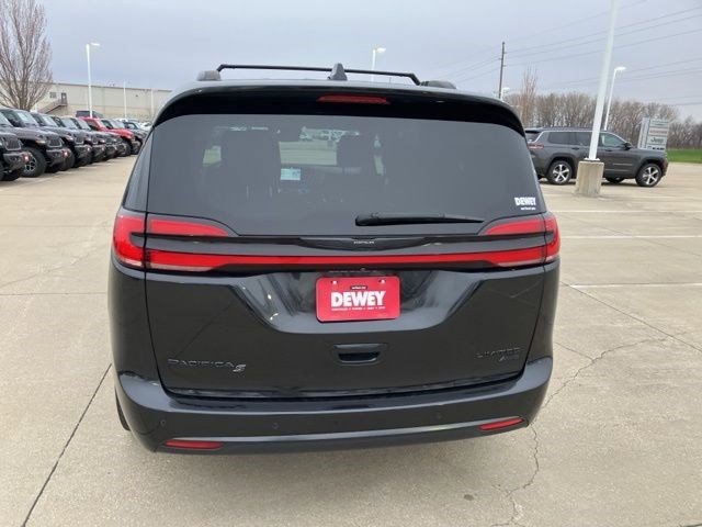 Certified 2022 Chrysler Pacifica Limited w/ S Appearance Package image 7