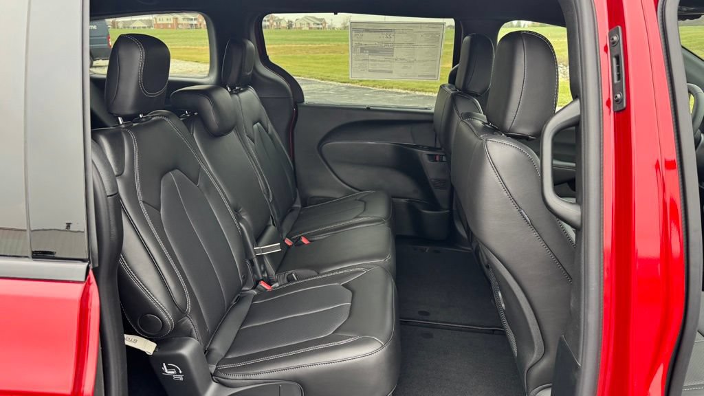 New 2026 Chrysler Pacifica Select w/ S Appearance Package FWD image 15
