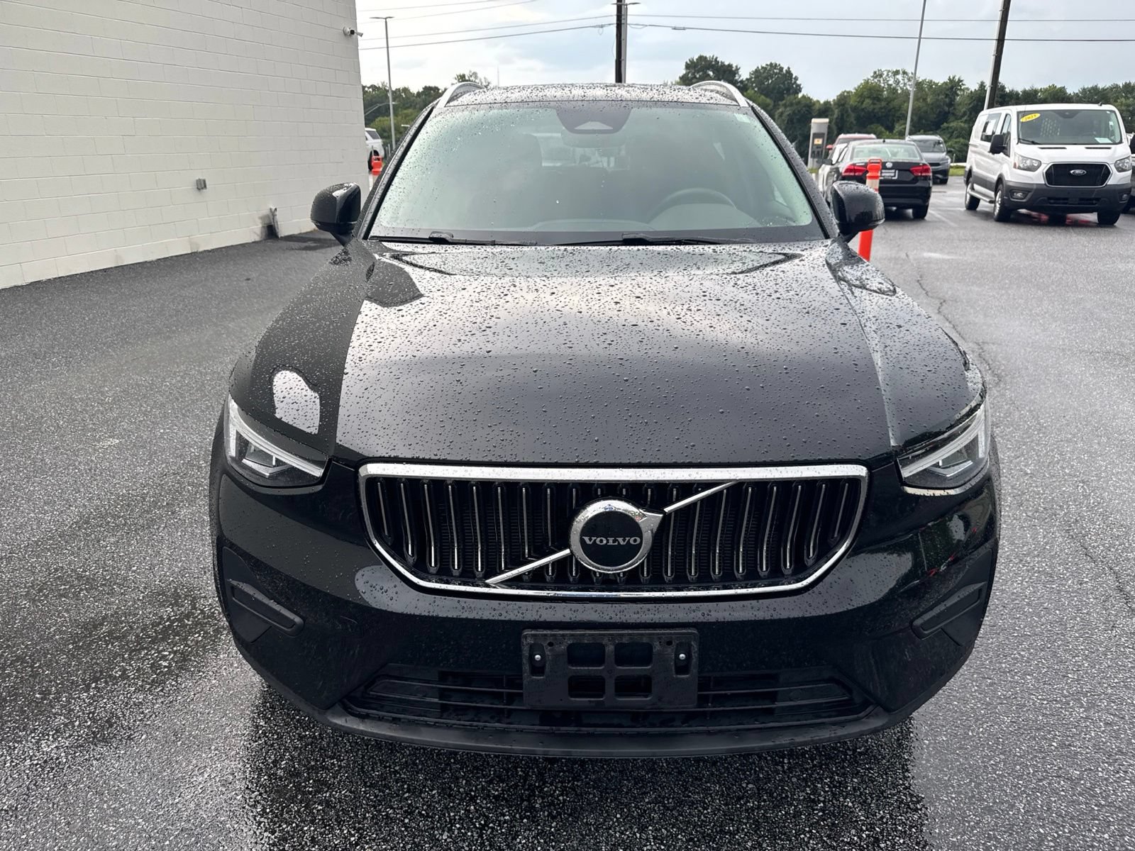 Used 2025 Volvo XC40 B5 Core AWD/4WD image 2