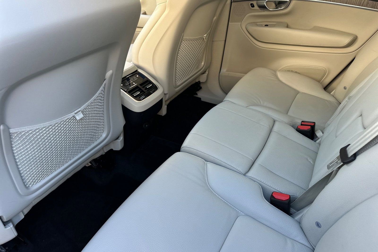 Certified 2024 Volvo XC90 B6 Plus AWD/4WD image 5