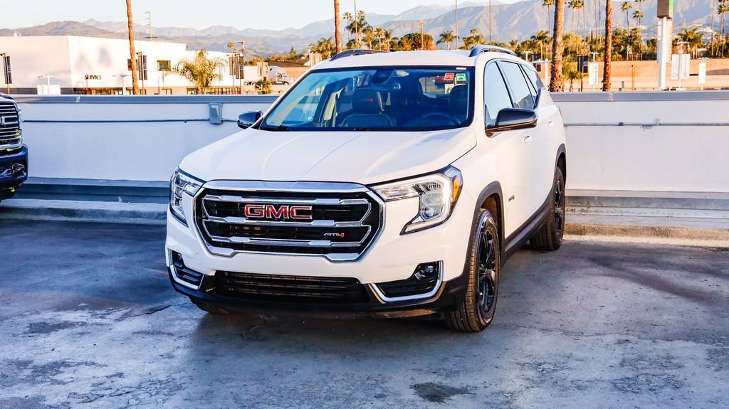 Used 2023 GMC Terrain AT4 image 4