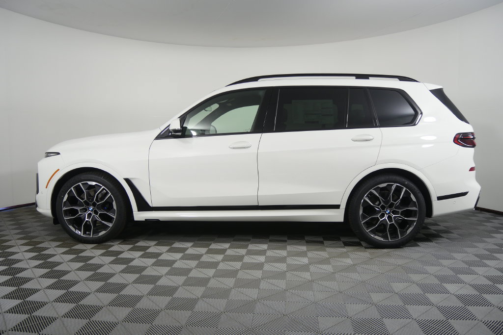 Used 2027 BMW X7 xDrive40i w/ M Sport Package AWD/4WD image 7