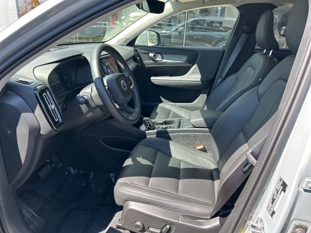 Used 2025 Volvo XC40 B5 Core AWD/4WD image 17