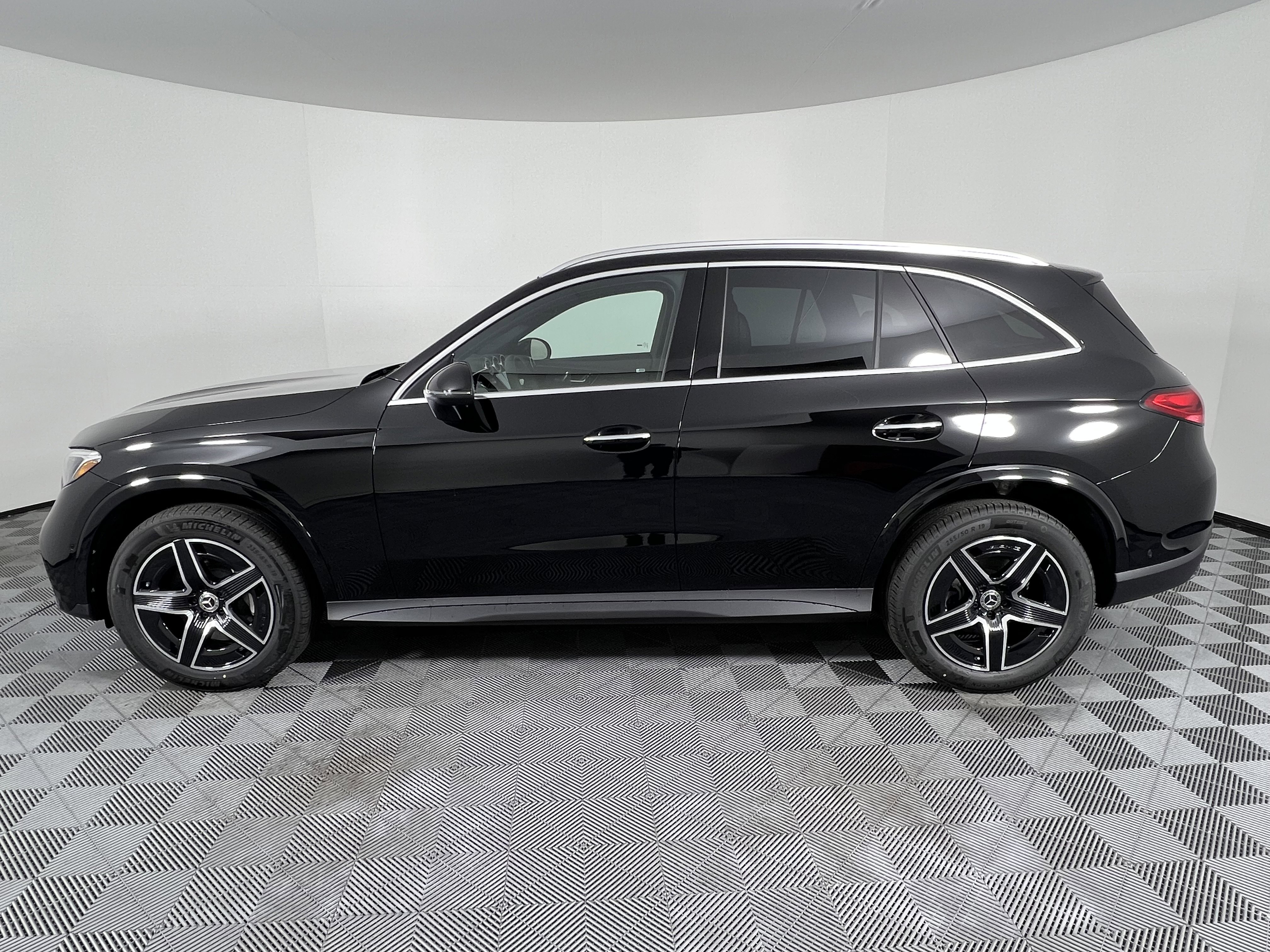 Used 2026 Mercedes-Benz GLC 300 4MATIC image 9