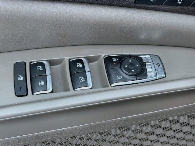 Used 2025 Kia Carnival EX FWD image 23