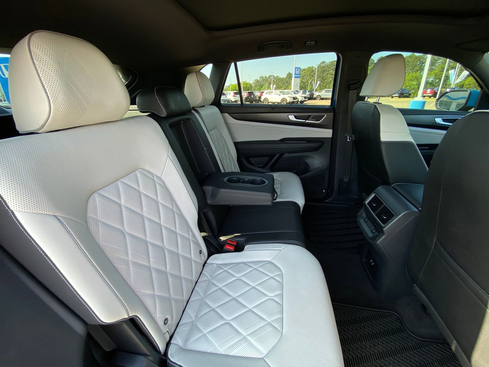 Used 2025 Volkswagen Atlas Cross Sport SEL Premium R-Line image 30