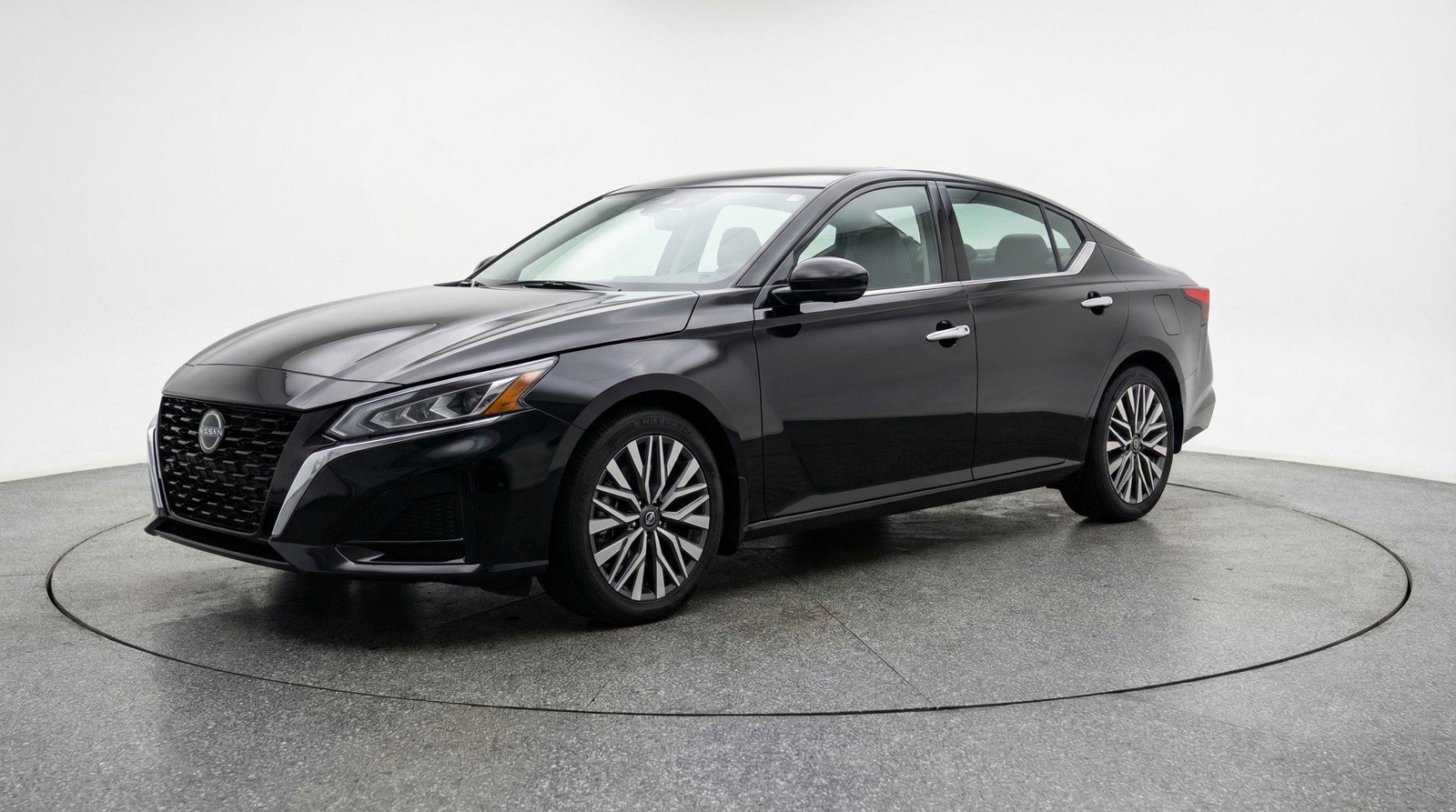 Used 2025 Nissan Altima 2.5 SV image 3