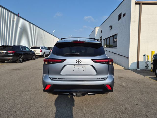 Used 2024 Toyota Highlander XLE AWD/4WD image 6
