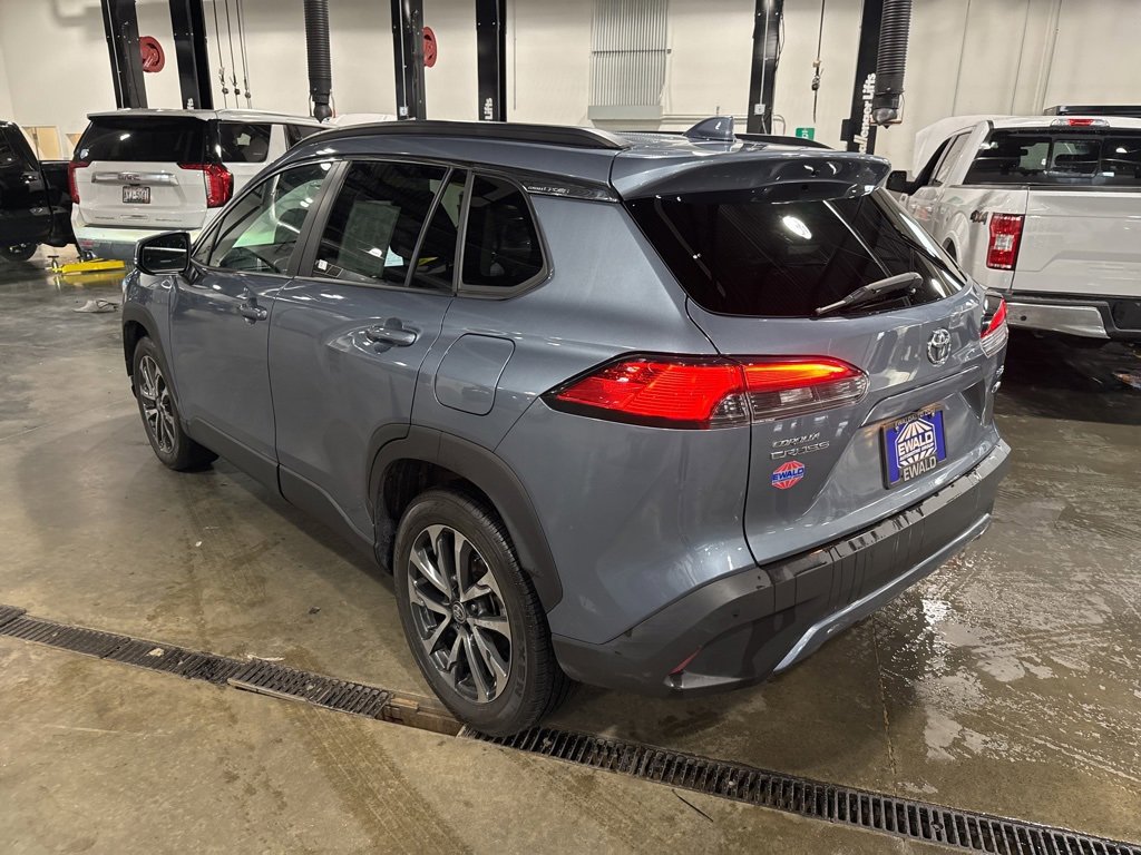 Used 2023 Toyota Corolla Cross XLE image 5