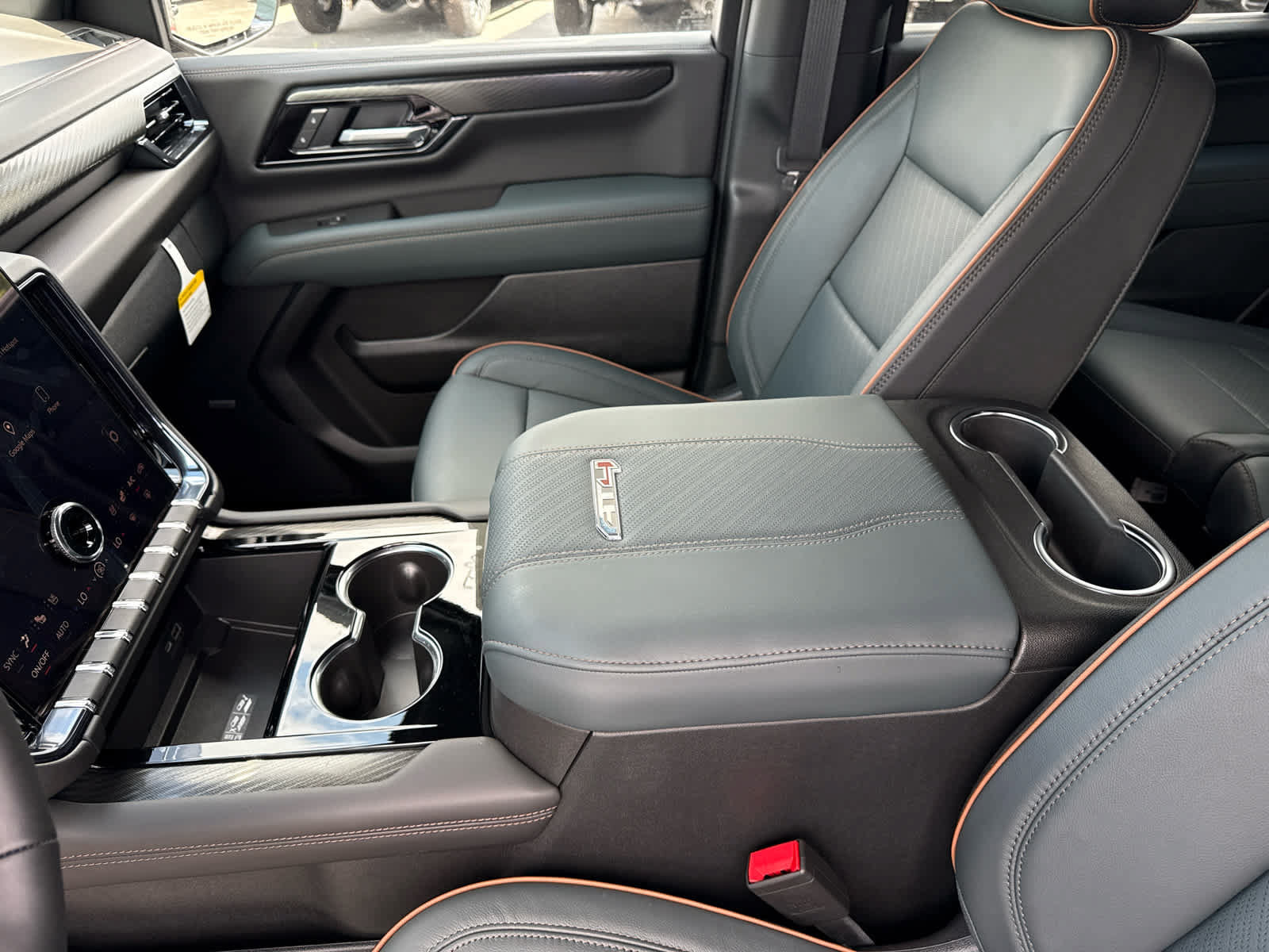 New 2026 GMC Yukon AT4 AWD/4WD image 23