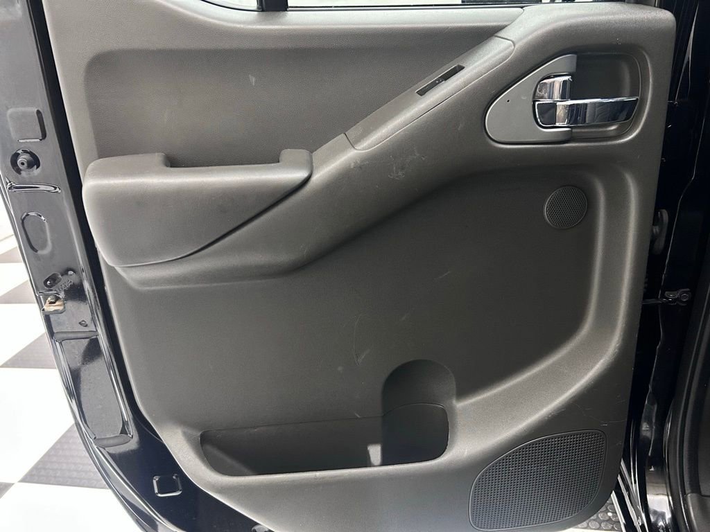 Used 2014 Nissan Frontier PRO-4X image 11