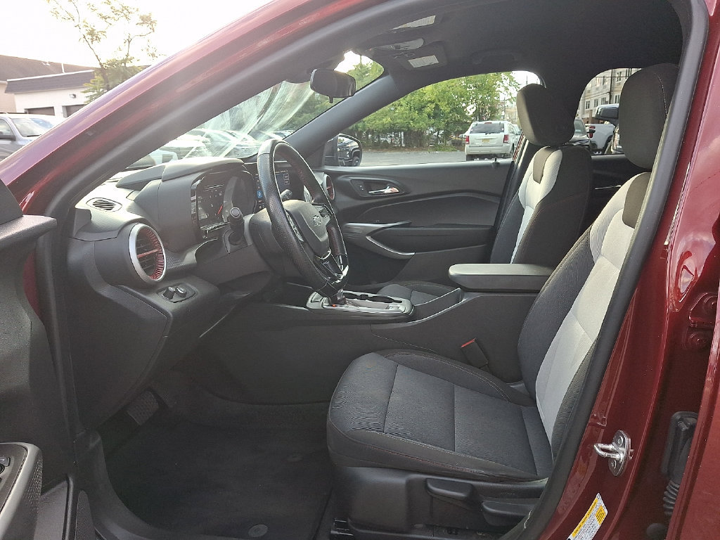 Certified 2024 Chevrolet Trax RS w/ Driver Confidence Package FWD image 13