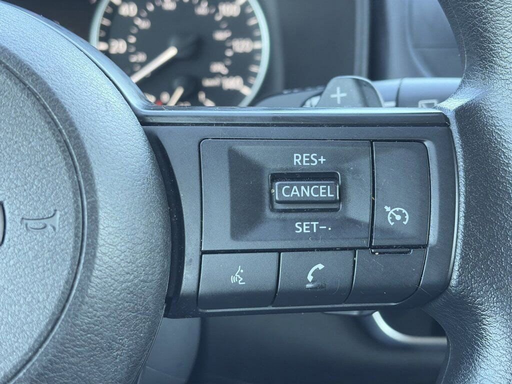 Used 2023 Nissan Rogue S image 21