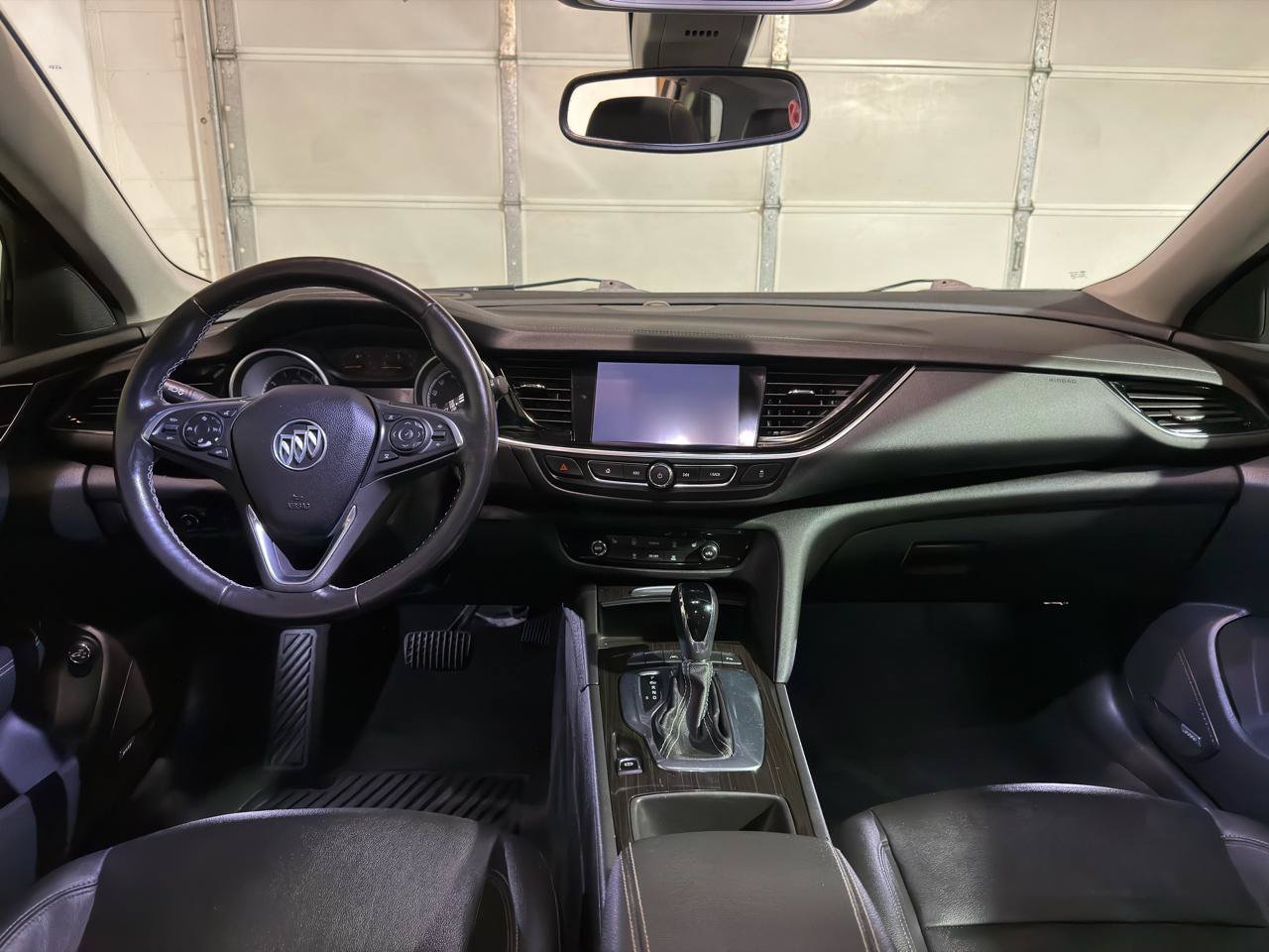 Used 2018 Buick Regal Essence w/ Driver Confidence Package #1 AWD/4WD image 16