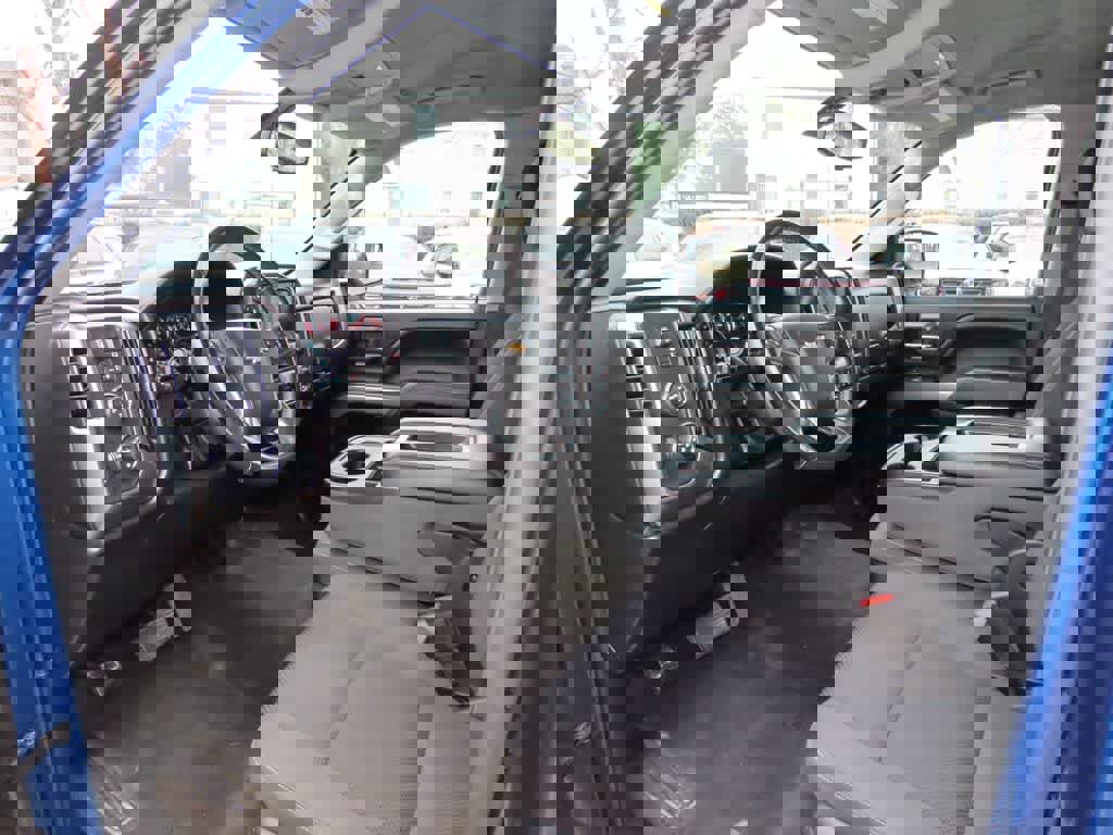 Used 2018 Chevrolet Silverado 1500 LT w/ All Star Edition image 2