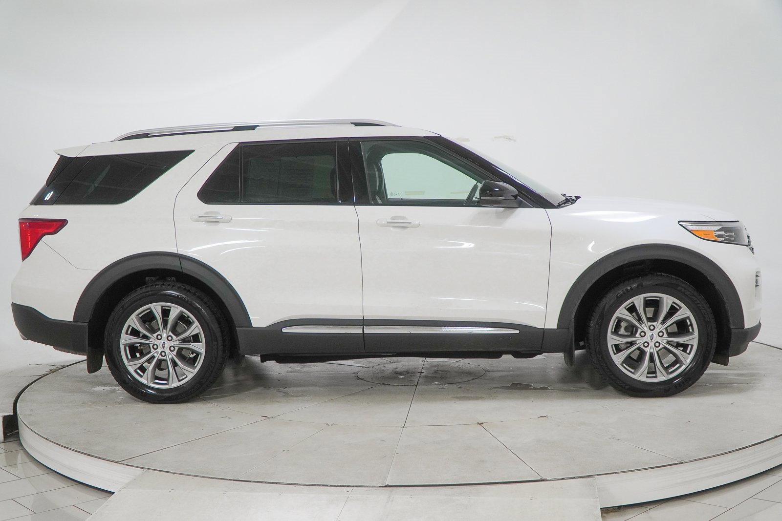 Used 2022 Ford Explorer Limited w/ Equipment Group 301A image 15