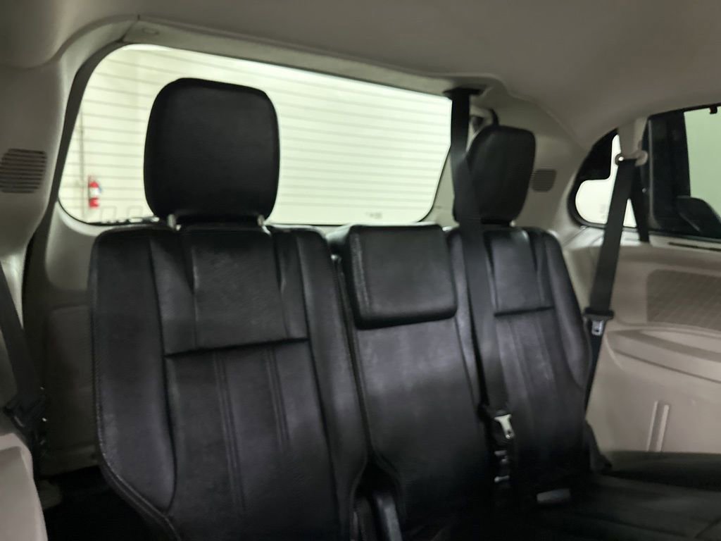 Used 2016 Chrysler Town & Country Touring image 24