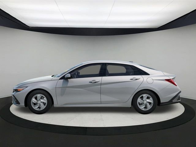 New 2026 Hyundai Elantra SE image 3