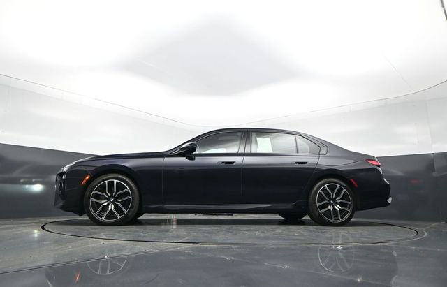 Used 2023 BMW 760i xDrive AWD/4WD image 24
