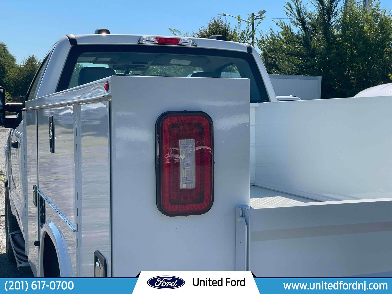 New 2023 Ford F250 XL w/ FX4 Off-Road Package AWD/4WD image 9