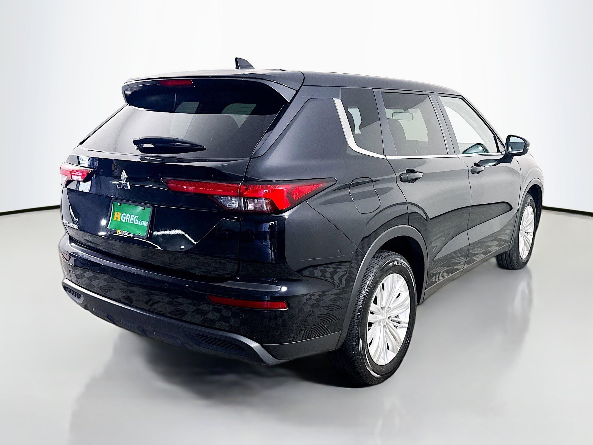 Used 2024 Mitsubishi Outlander ES image 10