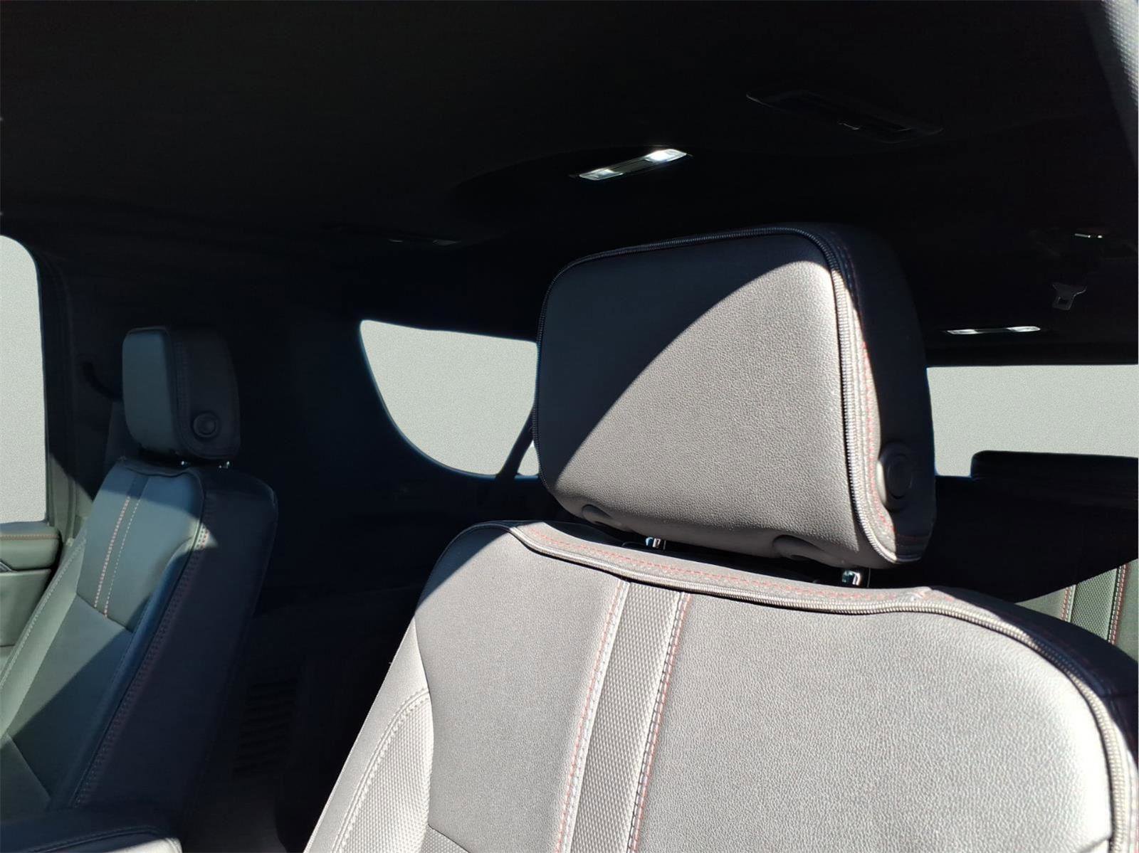 Used 2023 Chevrolet Suburban RST w/ Luxury Package image 8