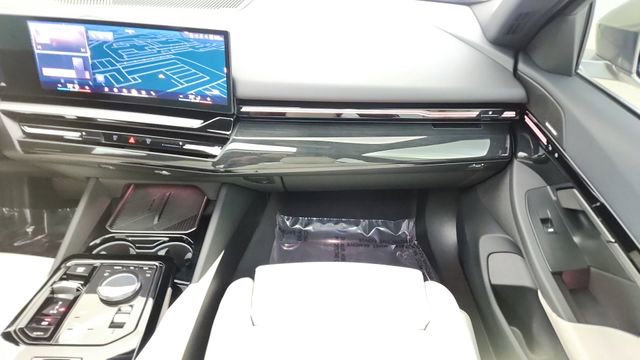 Used 2025 BMW 530i RWD image 38