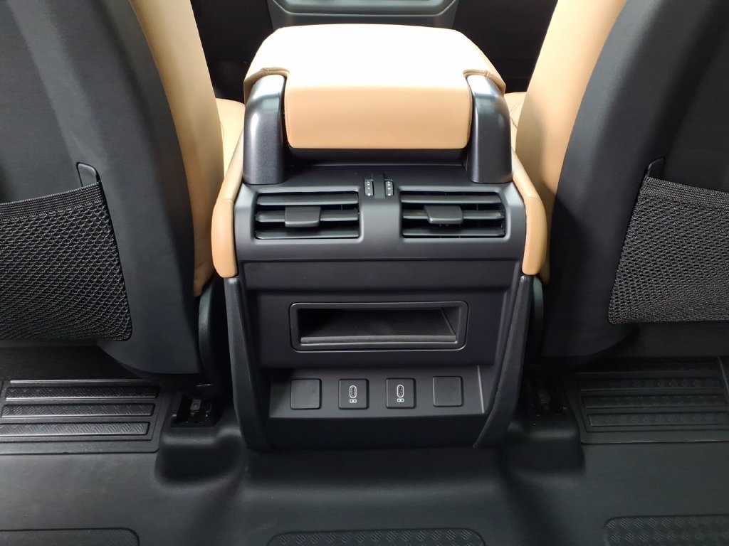 New 2026 Land Rover Defender 110 X-Dynamic SE AWD/4WD image 25