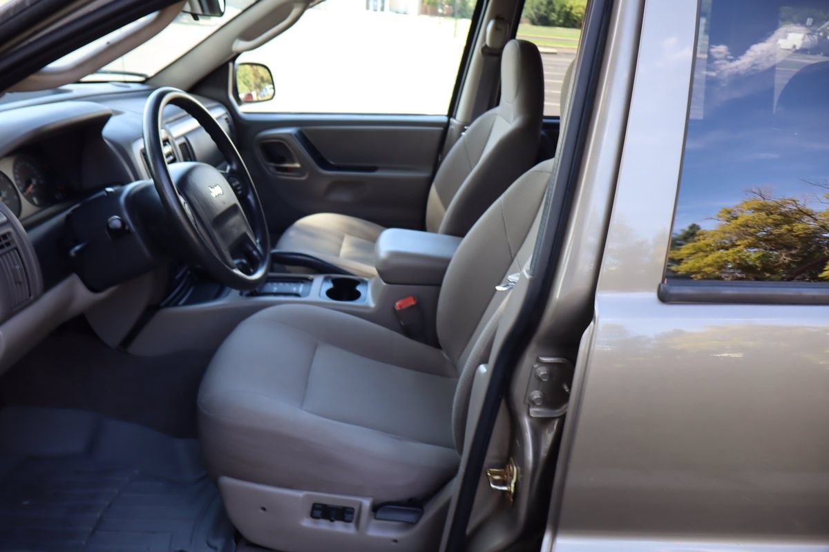 Used 2004 Jeep Grand Cherokee Laredo w/ Convenience Group AWD/4WD image 19