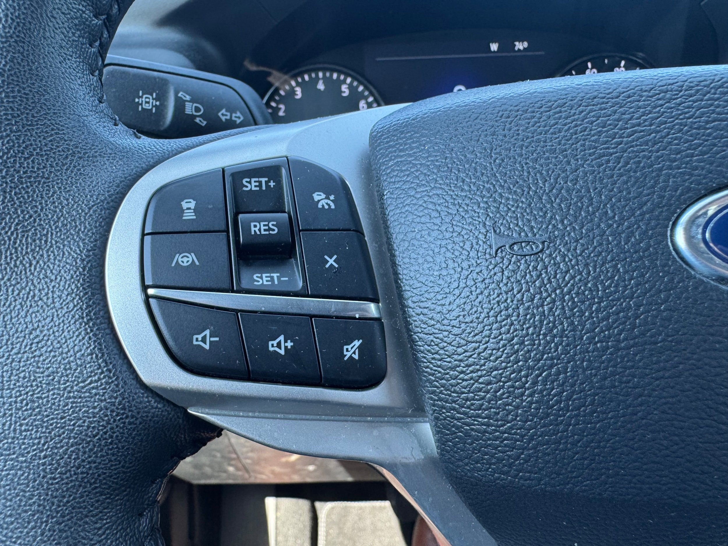 Used 2023 Ford Explorer XLT w/ Equipment Group 202A AWD/4WD image 16