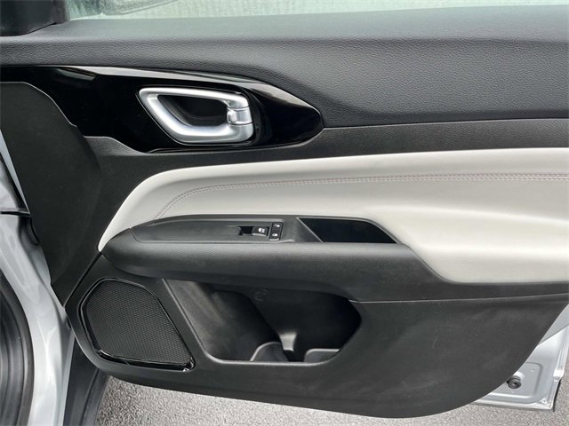 Used 2024 Jeep Compass Limited w/ Mopar Graphics Package image 21