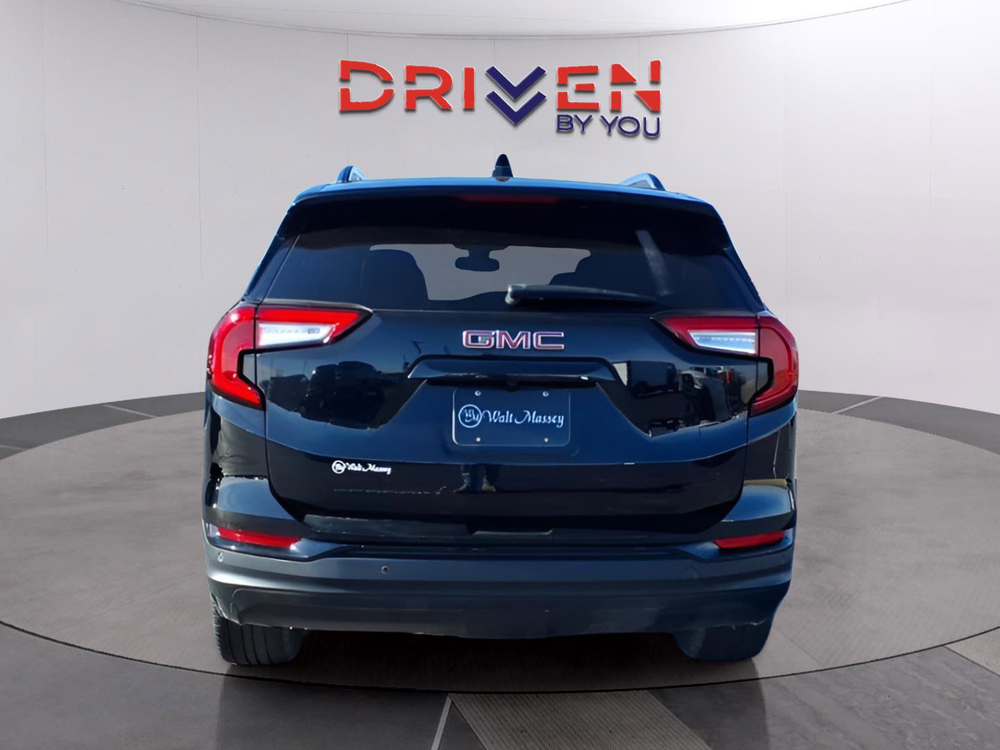 Used 2023 GMC Terrain SLE w/ Elevation Edition image 4